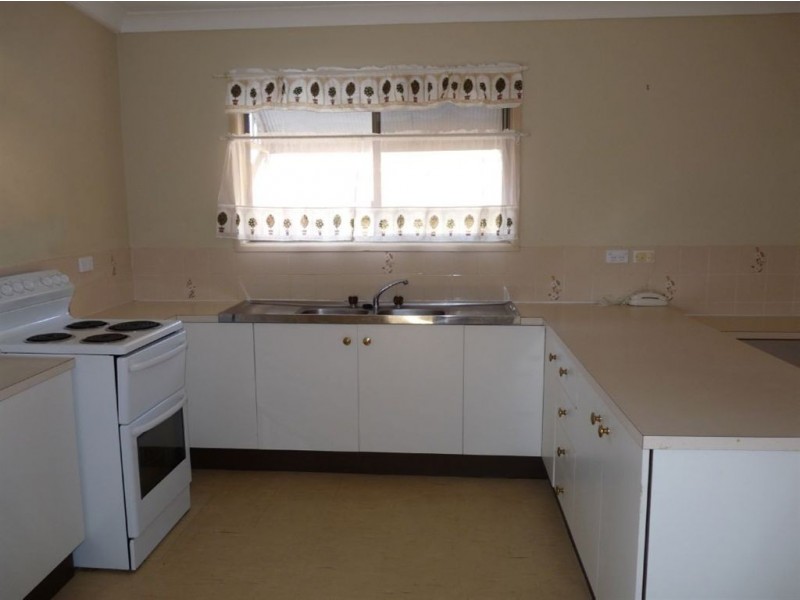 2/17 Dix Street, Redcliffe QLD 4020