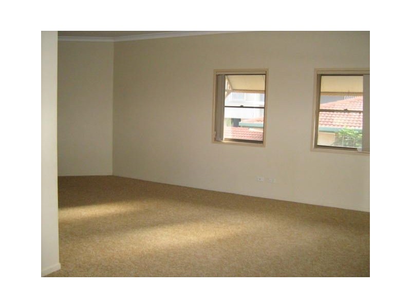 2/17 Dix Street, Redcliffe QLD 4020