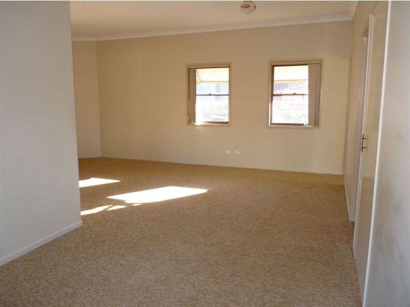 2/17 Dix Street, Redcliffe QLD 4020