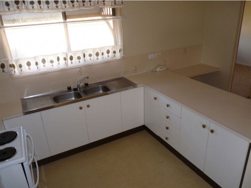 2/17 Dix Street, Redcliffe QLD 4020