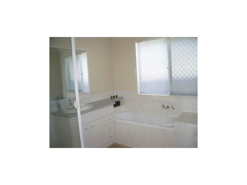 9 Nique Court, Redcliffe QLD 4020