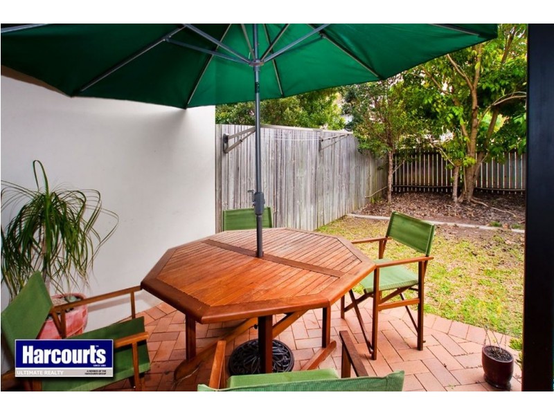 2/82 Mein Street, Scarborough QLD 4020