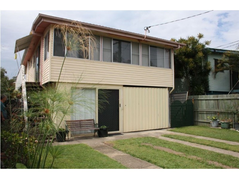 102 Sportsground Street, Redcliffe QLD 4020