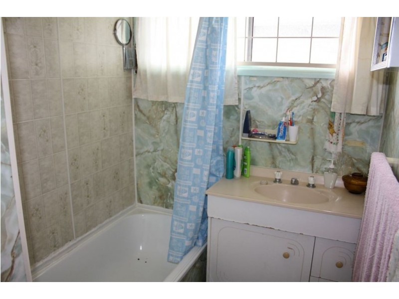 102 Sportsground Street, Redcliffe QLD 4020