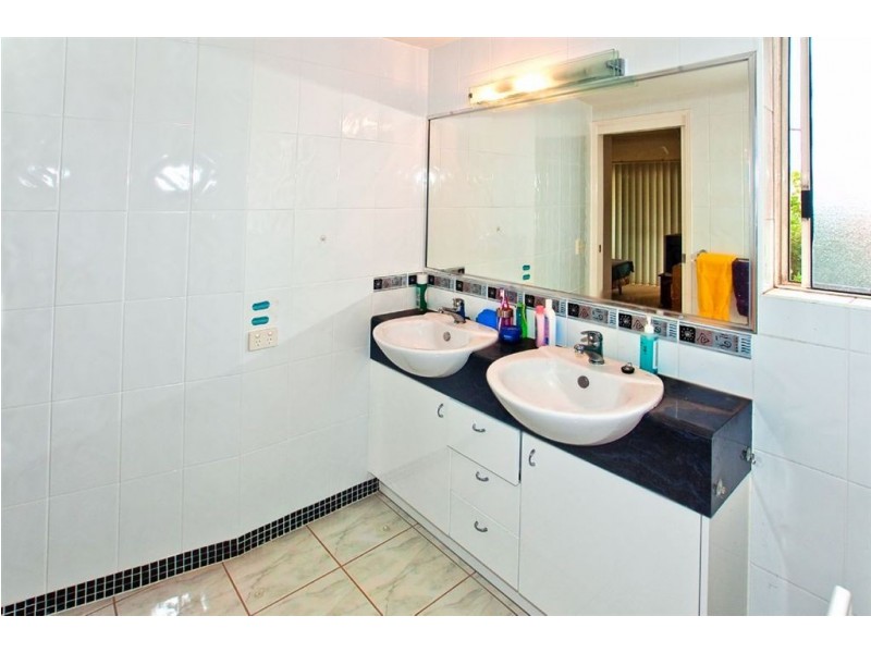 2/72 Sutton Street, Redcliffe QLD 4020