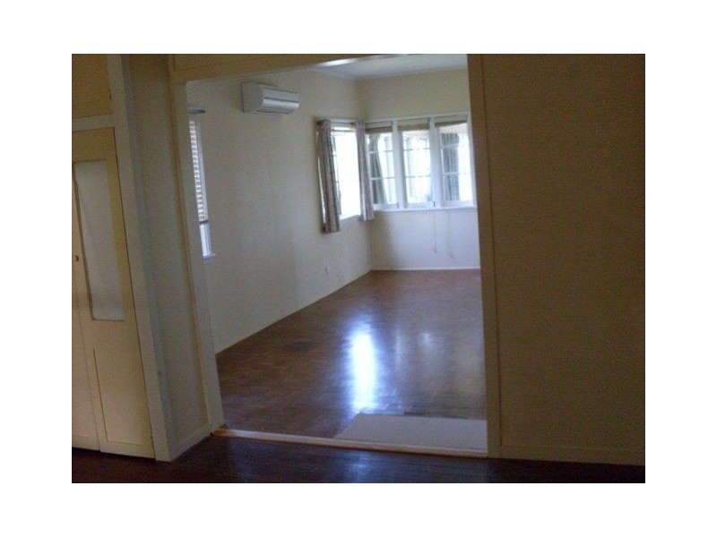 87 Flinders Parade, Scarborough QLD 4020