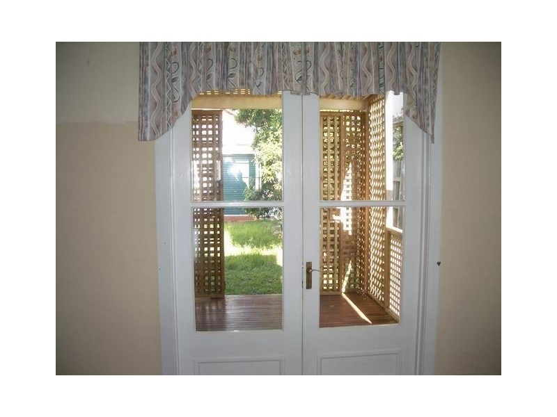 87 Flinders Parade, Scarborough QLD 4020