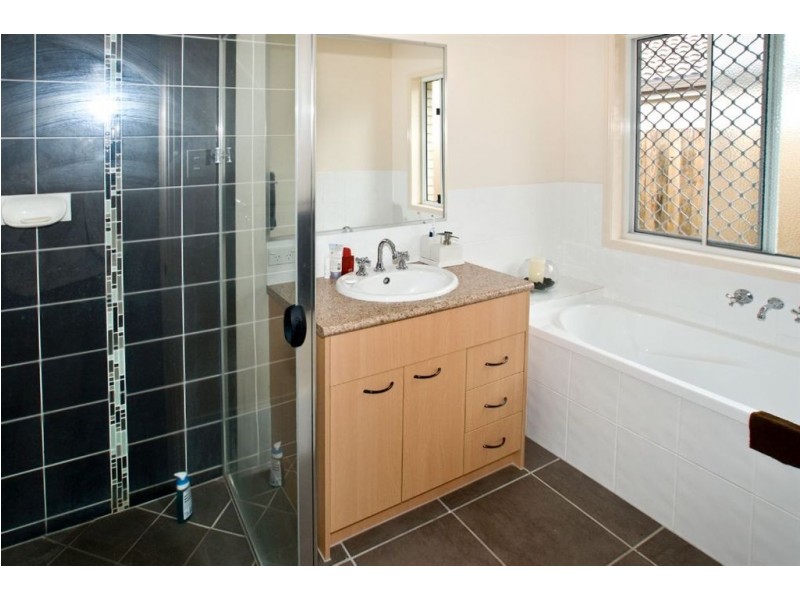 4 Cowper Court, Rothwell QLD 4022