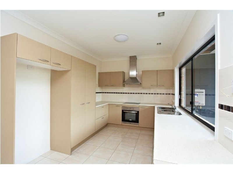 2/64 Georgina Street, Woody Point QLD 4019