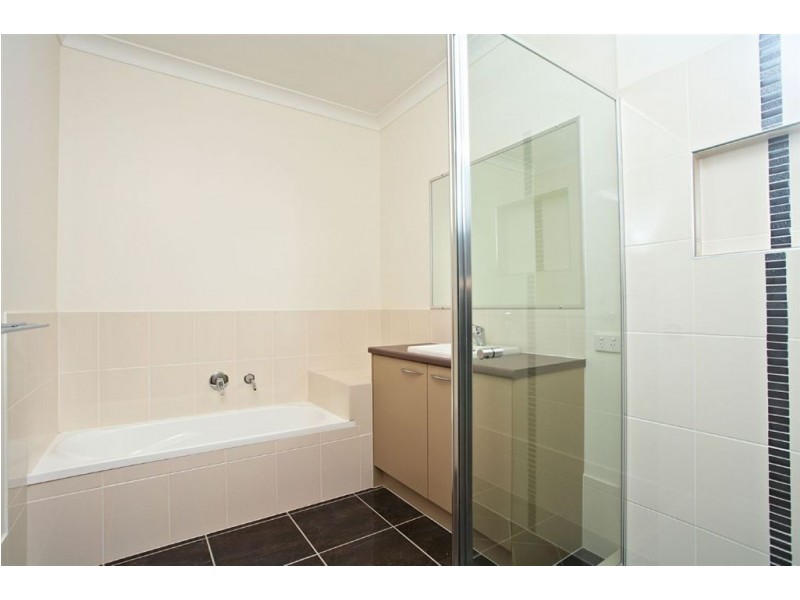 2/64 Georgina Street, Woody Point QLD 4019