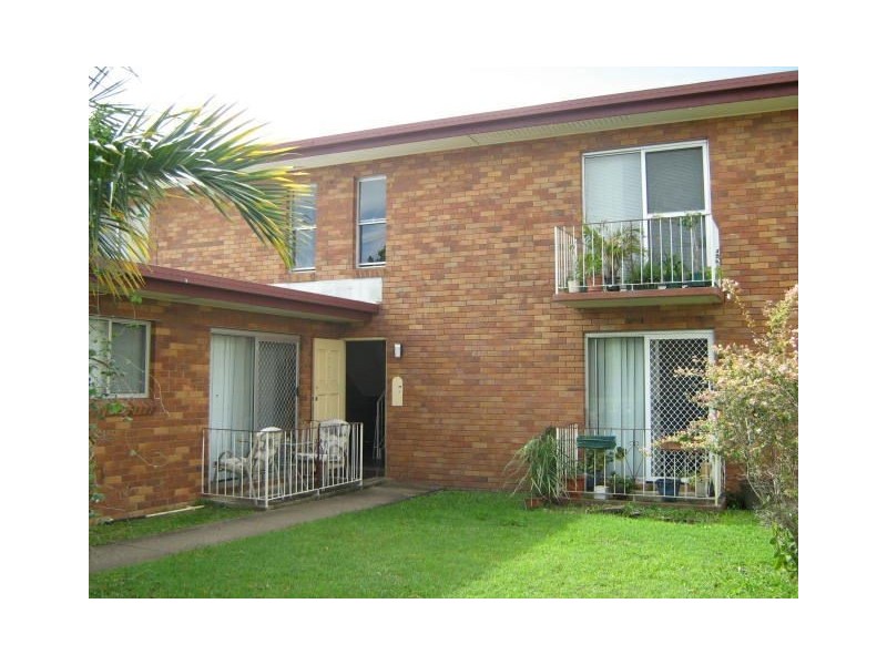 2/4 Warde Street, Scarborough QLD 4020