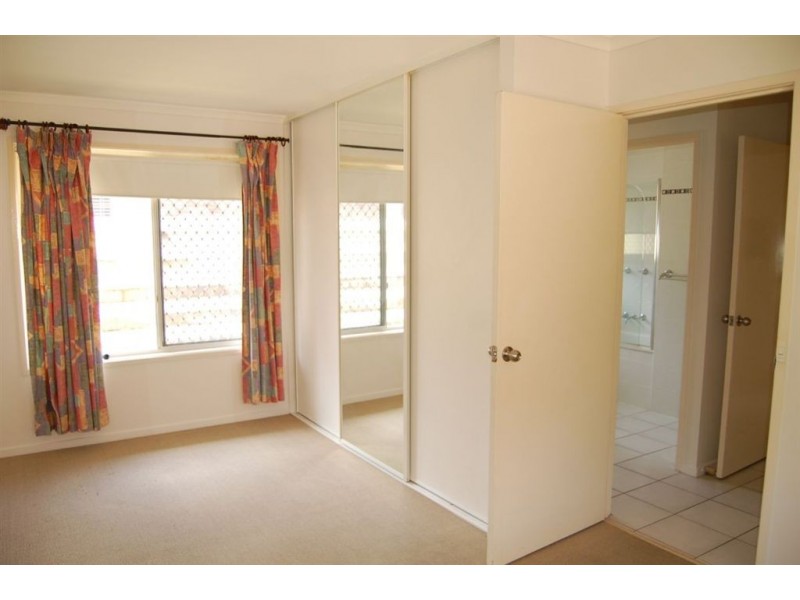 12 La Salle Drive, Newport QLD 4020