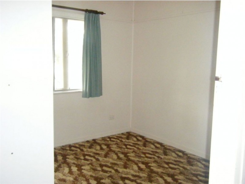 8 Plume Street, Redcliffe QLD 4020