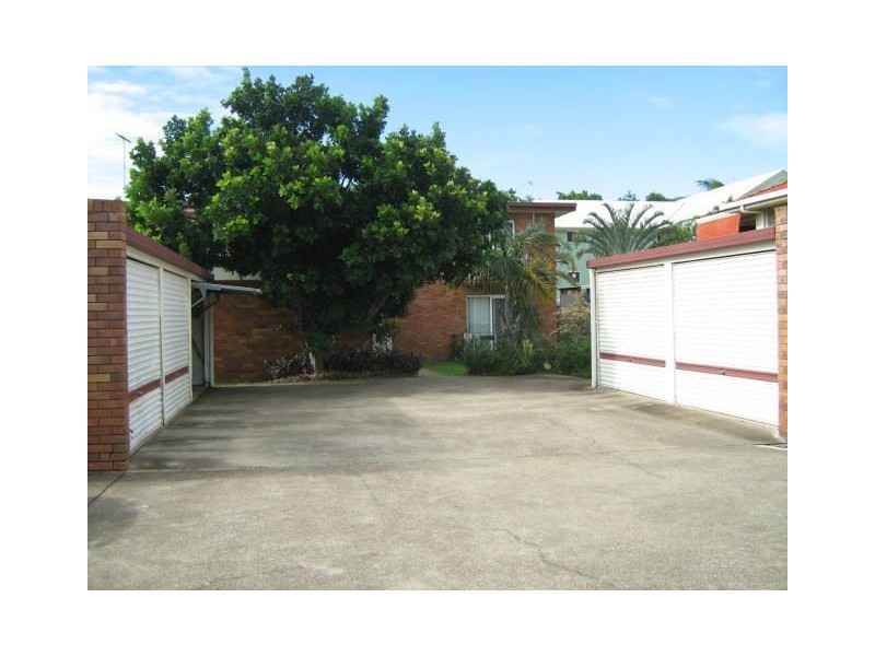 2/4 Warde Street, Scarborough QLD 4020