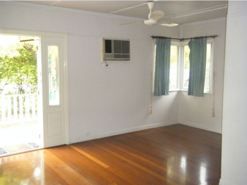 8 Plume Street, Redcliffe QLD 4020