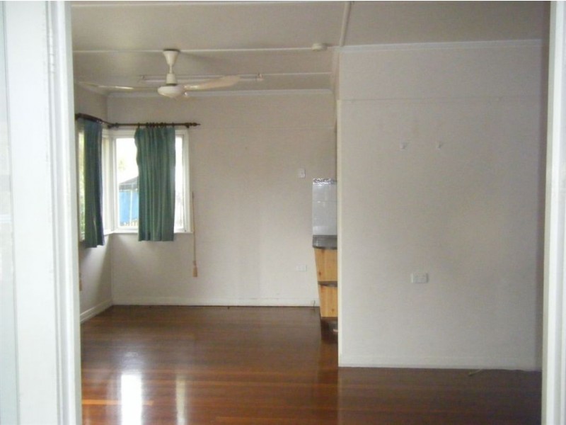 8 Plume Street, Redcliffe QLD 4020