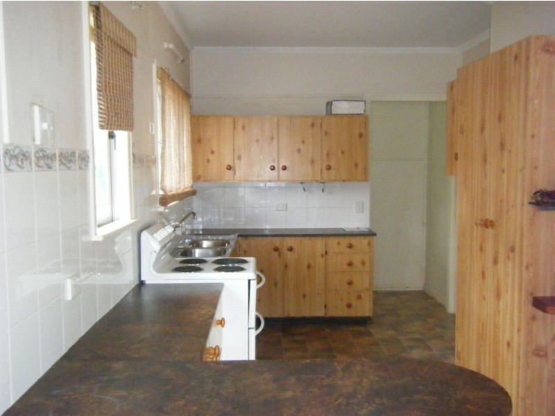 8 Plume Street, Redcliffe QLD 4020