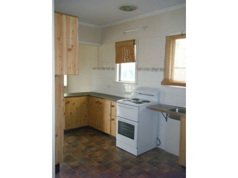 8 Plume Street, Redcliffe QLD 4020