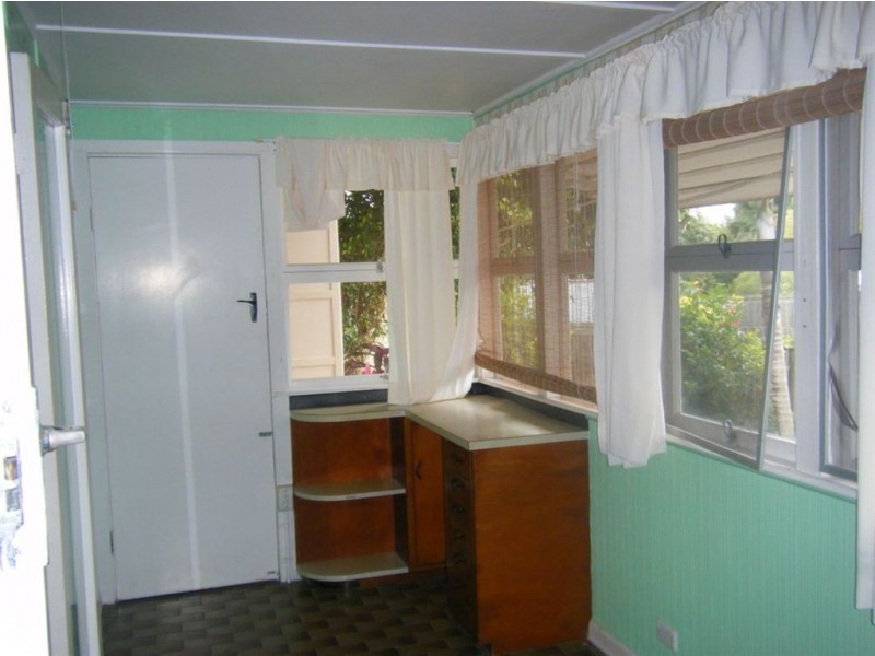 8 Plume Street, Redcliffe QLD 4020