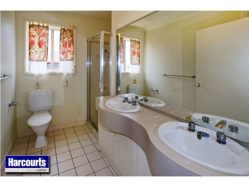 8 Defender Street, Newport QLD 4020