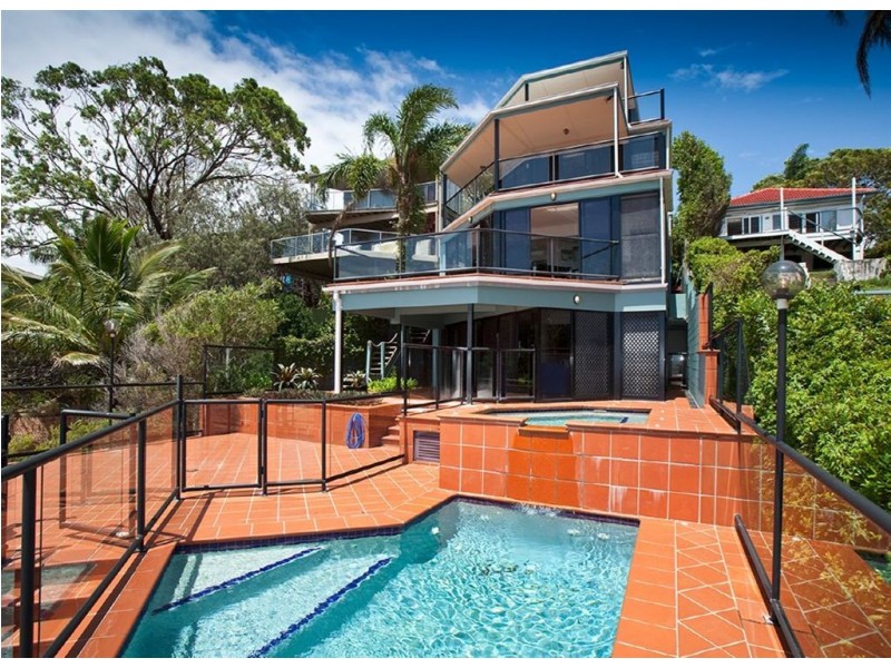 42 Whytecliffe Parade, Woody Point QLD 4019