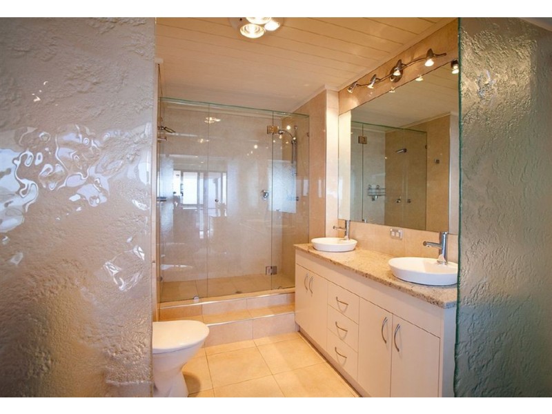 42 Whytecliffe Parade, Woody Point QLD 4019