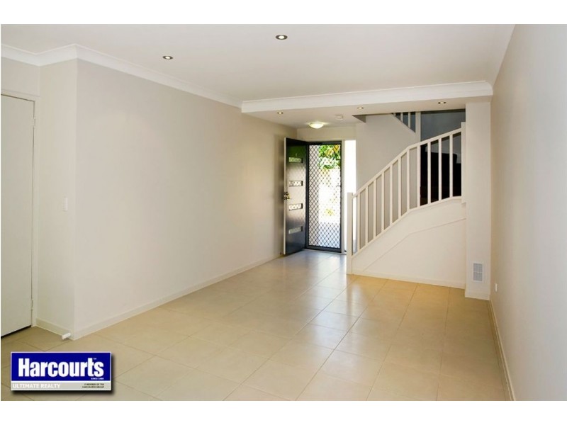 6/8 Griffith Road, Scarborough QLD 4020