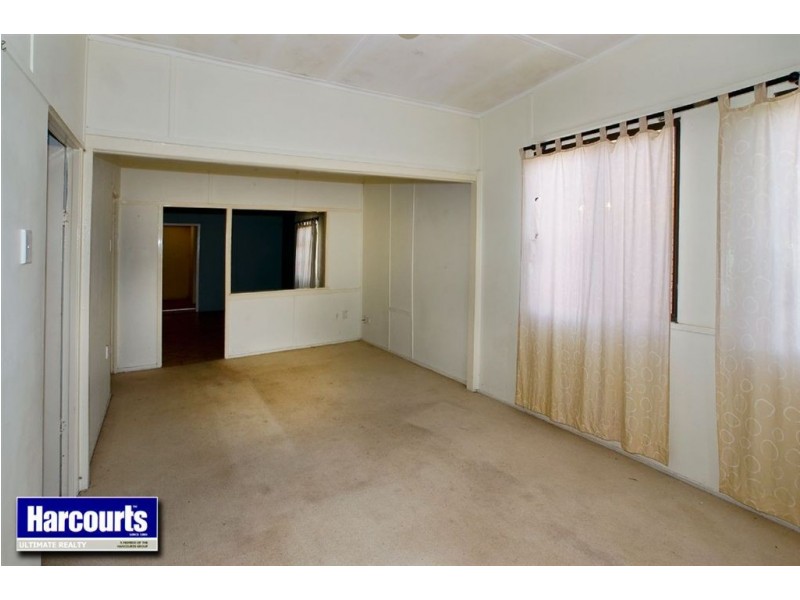 33 James Street, Scarborough QLD 4020