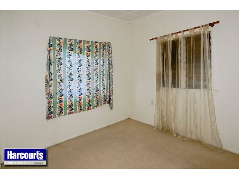 33 James Street, Scarborough QLD 4020