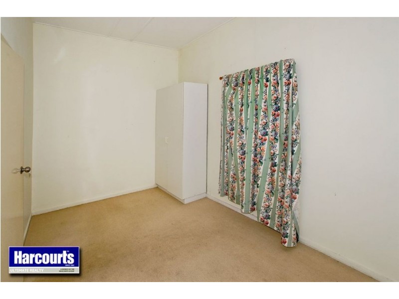 33 James Street, Scarborough QLD 4020