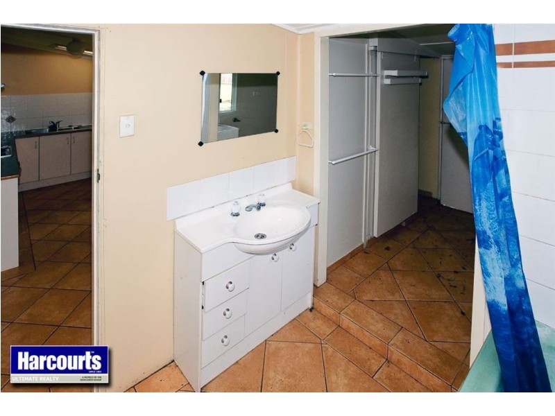 33 James Street, Scarborough QLD 4020