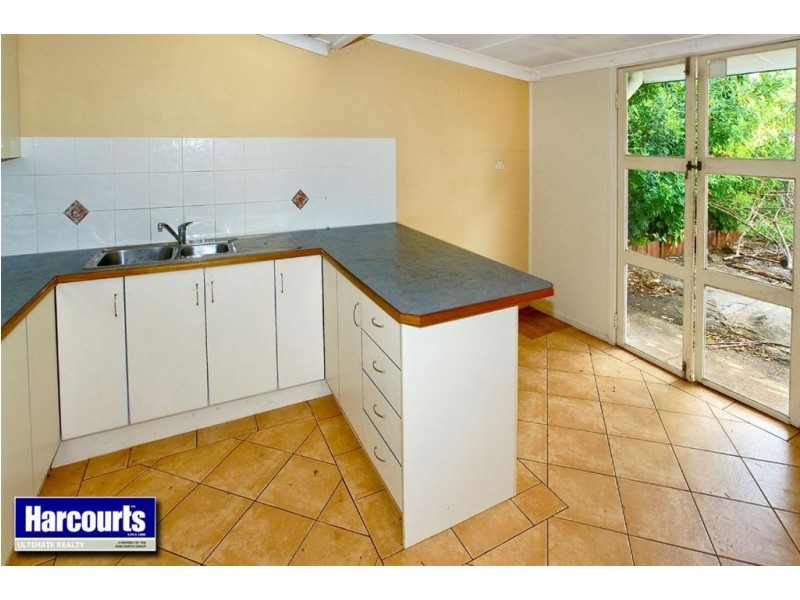33 James Street, Scarborough QLD 4020