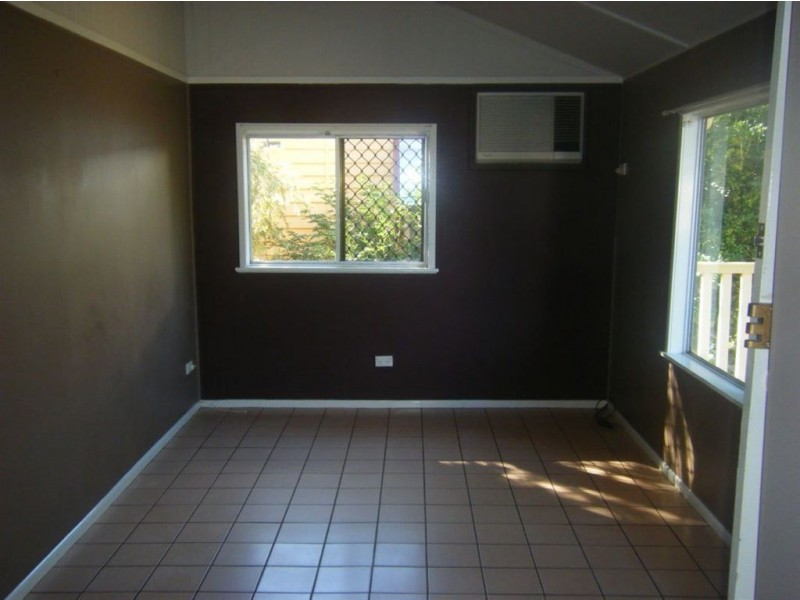 17 Eversleigh Road, Scarborough QLD 4020