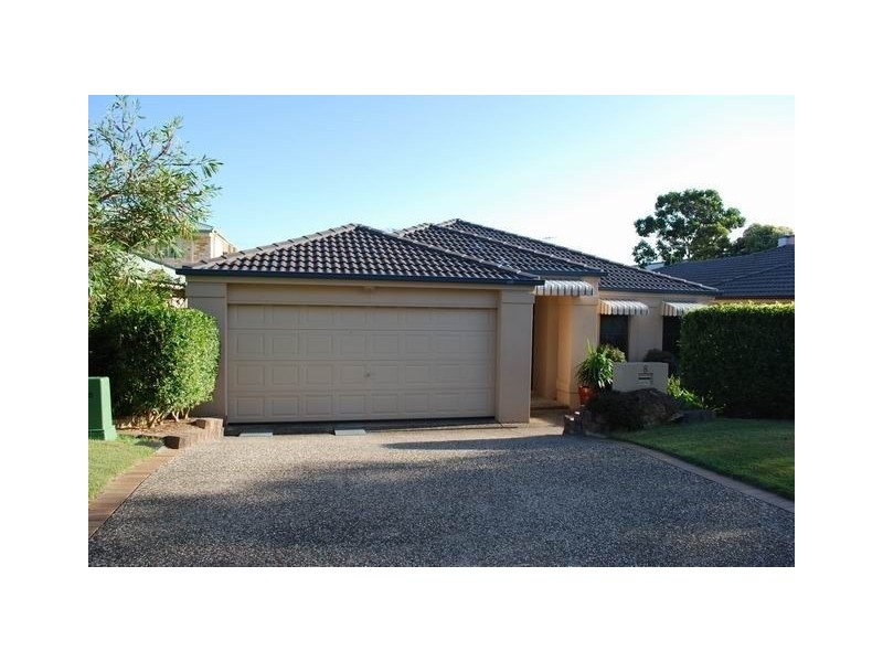 8 Peterson Street, Scarborough QLD 4020