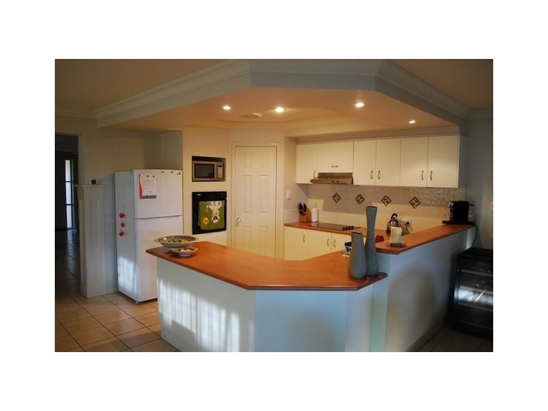 8 Peterson Street, Scarborough QLD 4020