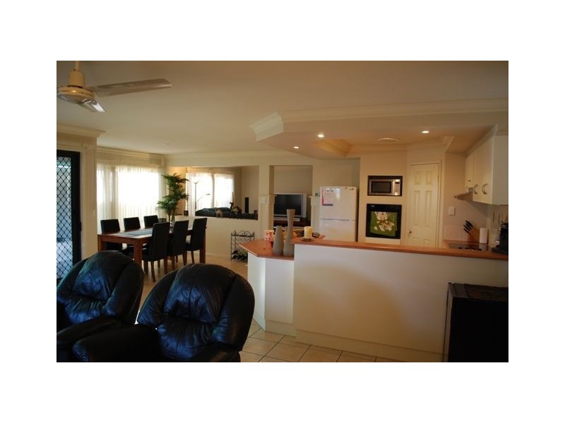 8 Peterson Street, Scarborough QLD 4020