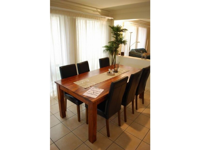 8 Peterson Street, Scarborough QLD 4020