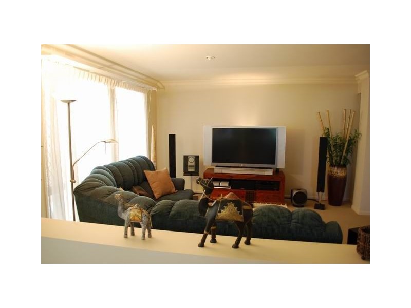 8 Peterson Street, Scarborough QLD 4020