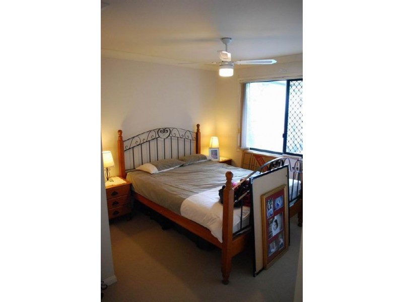 8 Peterson Street, Scarborough QLD 4020