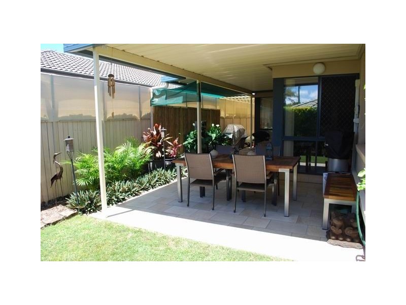 8 Peterson Street, Scarborough QLD 4020