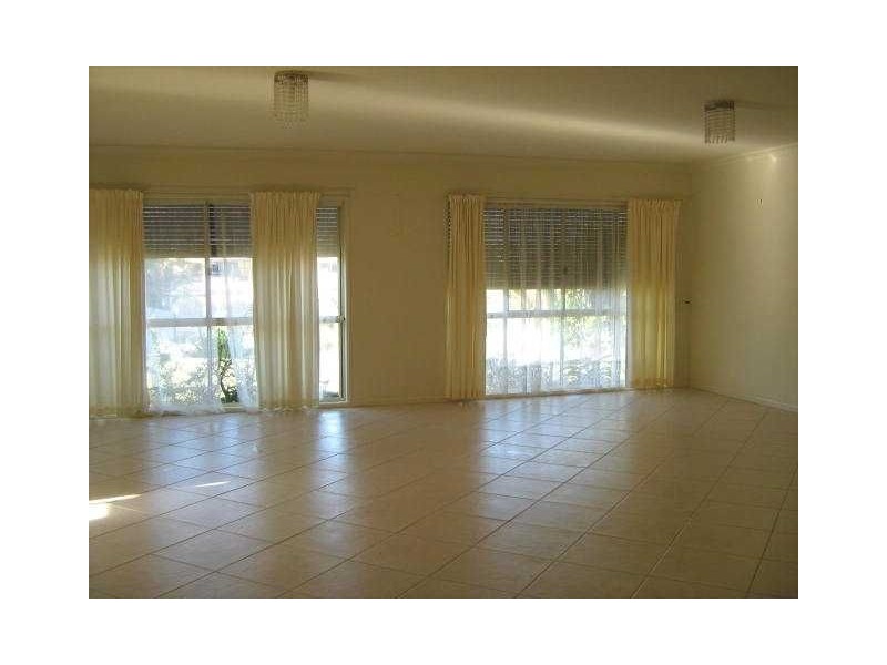 8 Defender Street, Newport QLD 4020