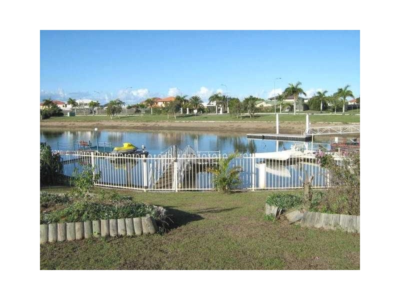 8 Defender Street, Newport QLD 4020
