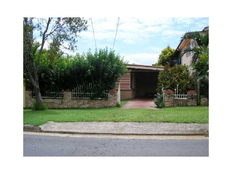 12a Fourth Ave, Scarborough QLD 4020