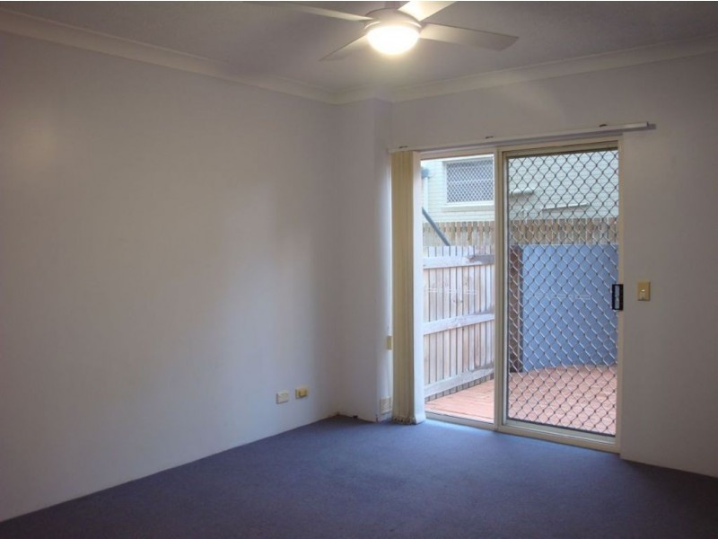 2/42 Oyster Point Esplanade, Scarborough QLD 4020