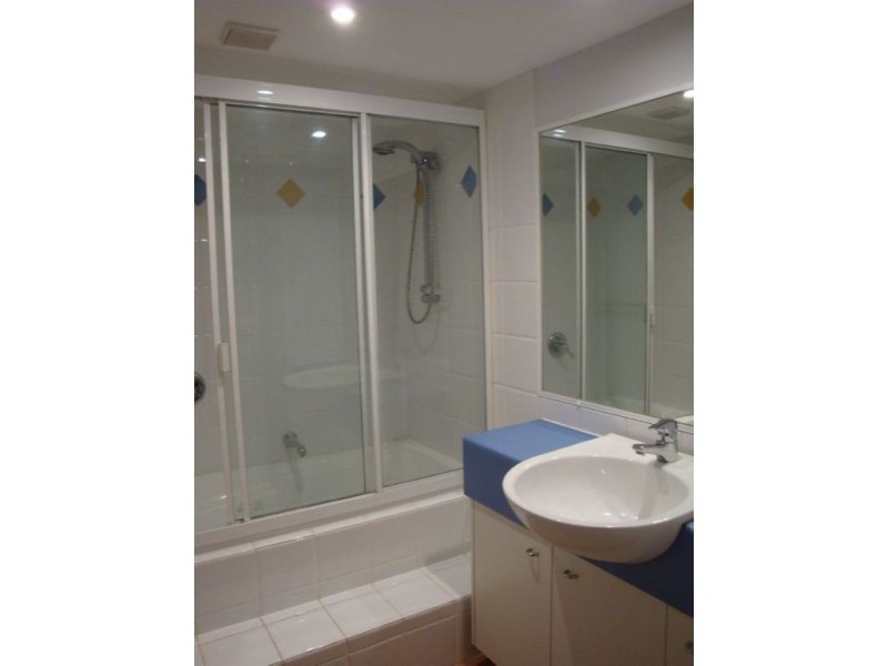 2/42 Oyster Point Esplanade, Scarborough QLD 4020