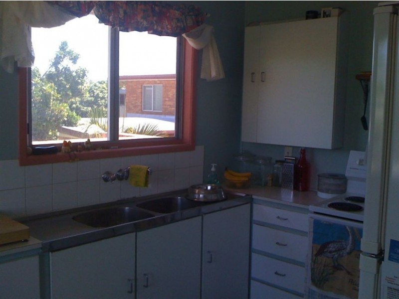 2 Warde Street, Scarborough QLD 4020