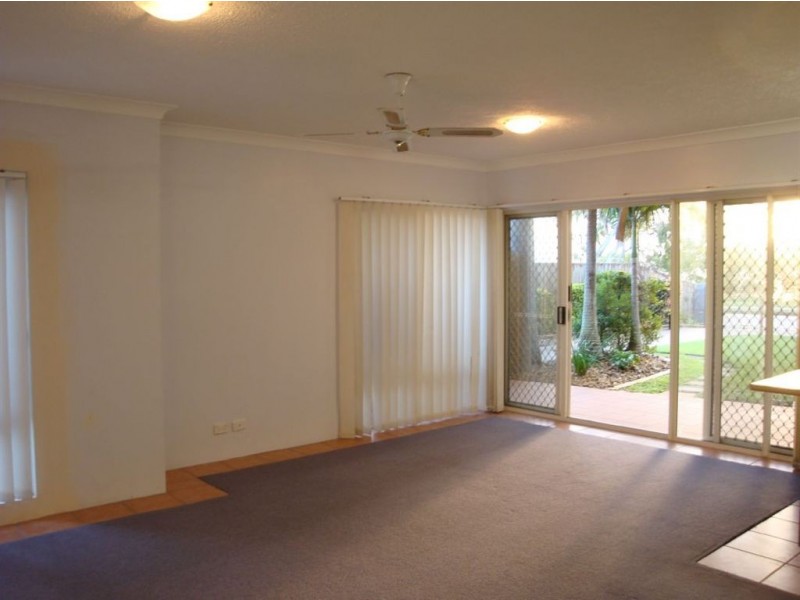 2/42 Oyster Point Esplanade, Scarborough QLD 4020