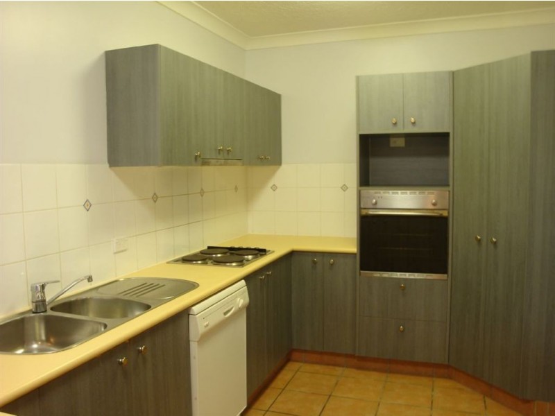 2/42 Oyster Point Esplanade, Scarborough QLD 4020