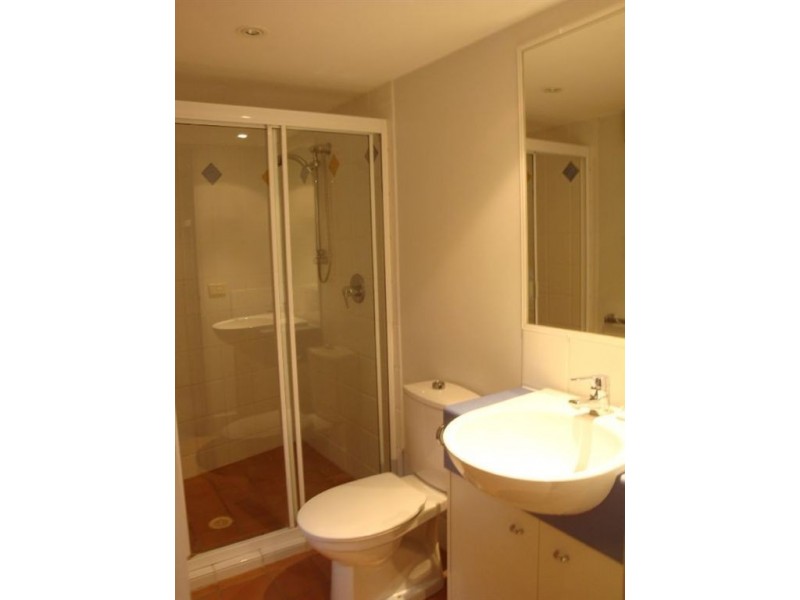 2/42 Oyster Point Esplanade, Scarborough QLD 4020