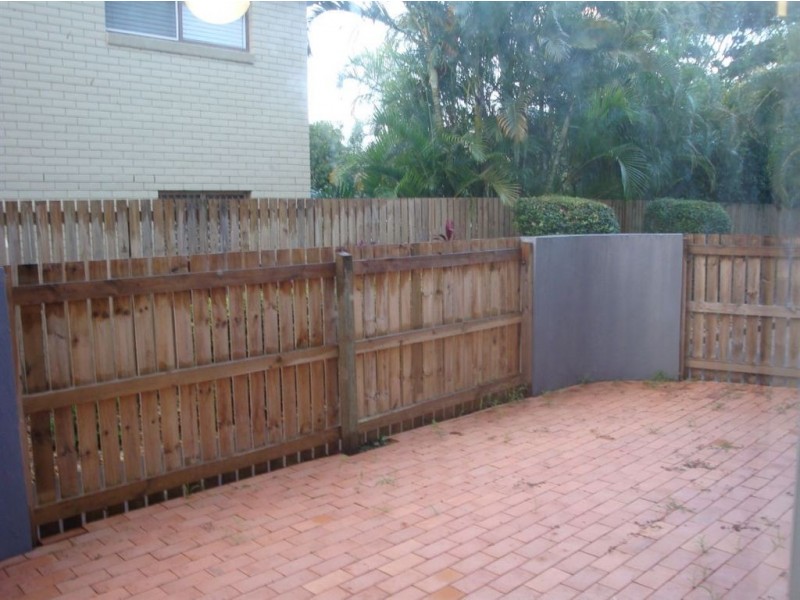 2/42 Oyster Point Esplanade, Scarborough QLD 4020